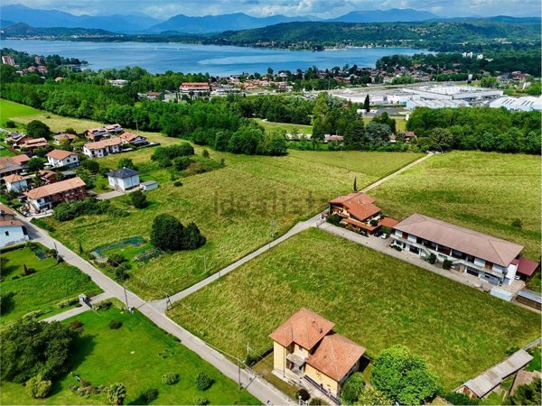 terreno edificabile in vendita a Castelletto sopra Ticino in zona Glisente