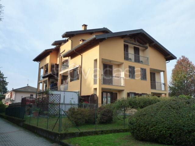 appartamento in vendita a Castelletto sopra Ticino in zona Landa