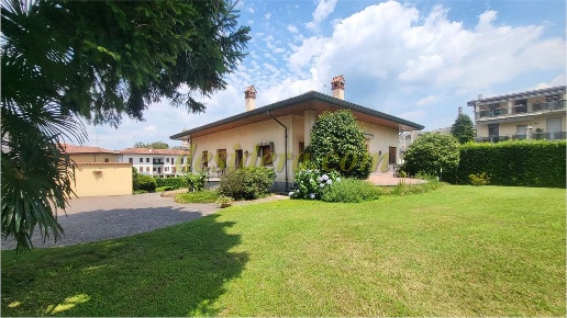 casa indipendente in vendita a Castelletto sopra Ticino