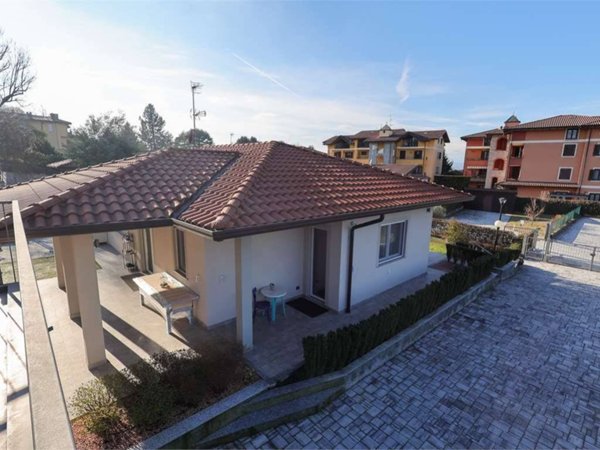 casa indipendente in vendita a Castelletto sopra Ticino