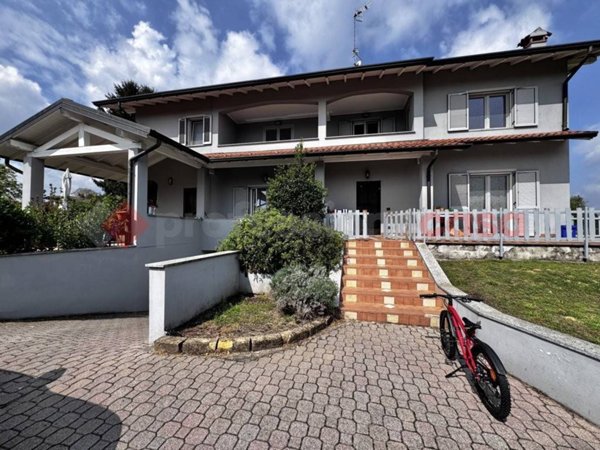 casa indipendente in vendita a Castelletto sopra Ticino in zona Glisente