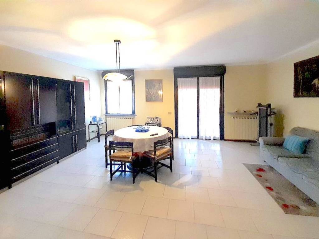 casa indipendente in vendita a Castelletto sopra Ticino