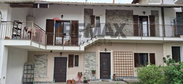 pentavano in vendita a Castelletto sopra Ticino in zona Glisente