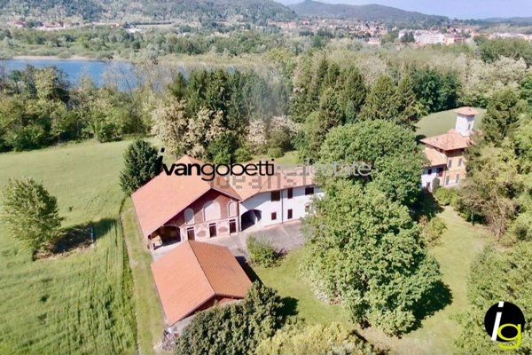 villa in vendita a Castelletto sopra Ticino