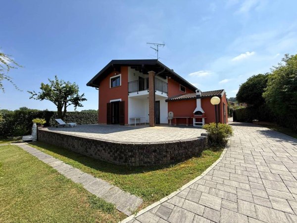 casa indipendente in vendita a Castelletto sopra Ticino in zona Glisente