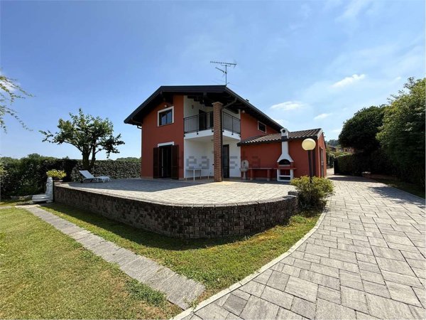 casa indipendente in vendita a Castelletto sopra Ticino in zona Glisente