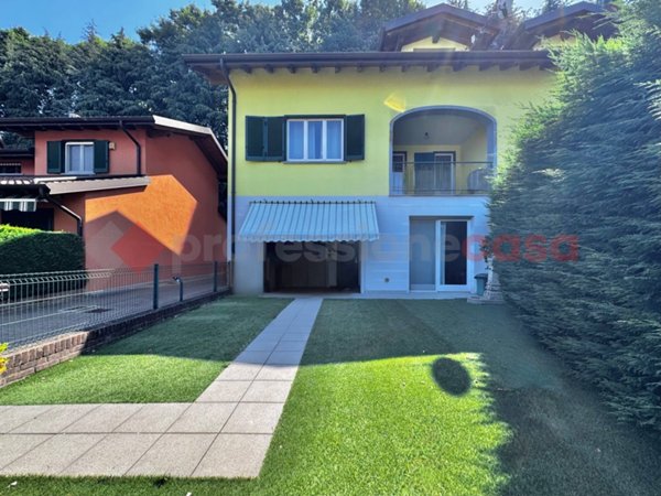 casa indipendente in vendita a Castelletto sopra Ticino