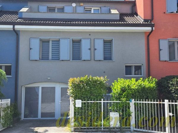 casa indipendente in vendita a Castelletto sopra Ticino