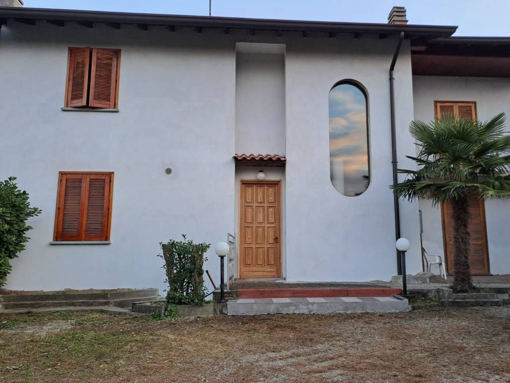 casa indipendente in vendita a Castelletto sopra Ticino in zona Valloni
