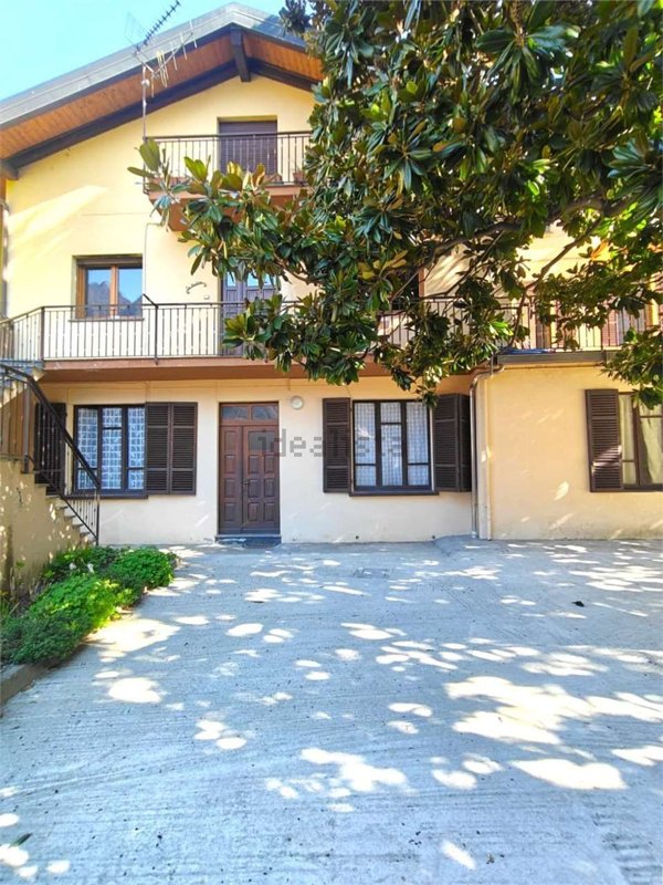appartamento in vendita a Castelletto sopra Ticino in zona Landa
