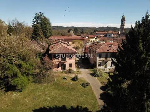 villa in vendita a Castelletto sopra Ticino