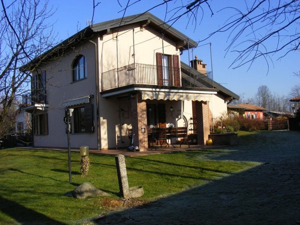 casa indipendente in vendita a Castelletto sopra Ticino in zona Landa
