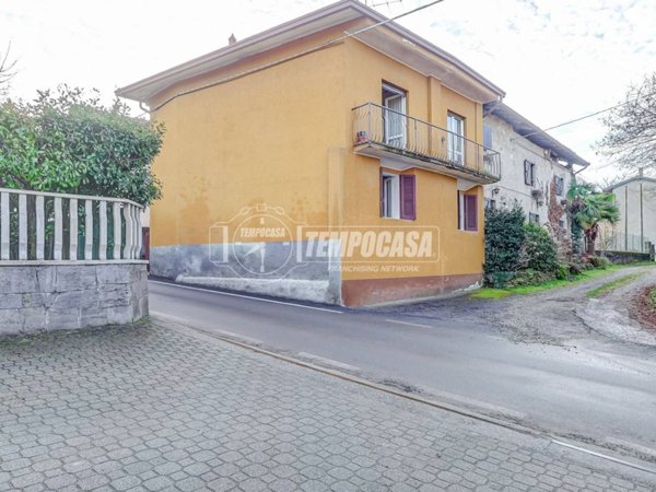 casa indipendente in vendita a Castelletto sopra Ticino in zona Curone