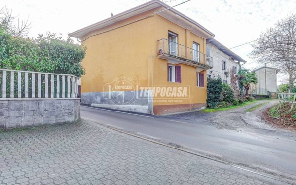 casa indipendente in vendita a Castelletto sopra Ticino in zona Curone