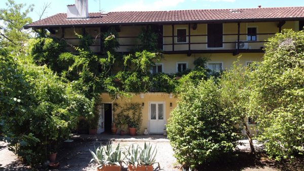 casa indipendente in vendita a Castelletto sopra Ticino in zona Landa