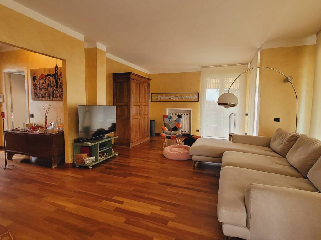 casa indipendente in vendita a Castelletto sopra Ticino in zona Beati