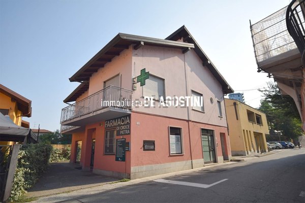 locale commerciale in vendita a Castelletto sopra Ticino