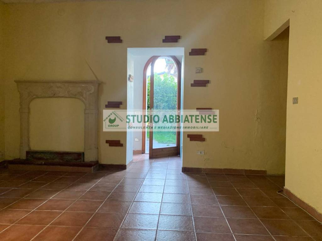 appartamento in vendita a Castelletto sopra Ticino in zona Landa