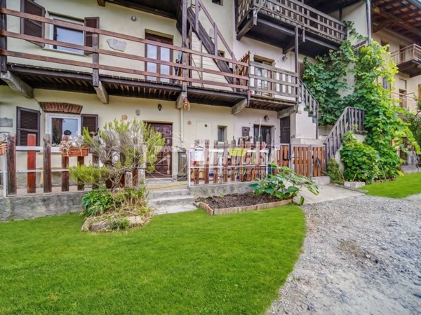 casa indipendente in vendita a Castelletto sopra Ticino in zona Landa