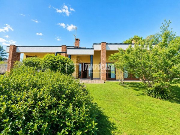 casa indipendente in vendita a Castelletto sopra Ticino