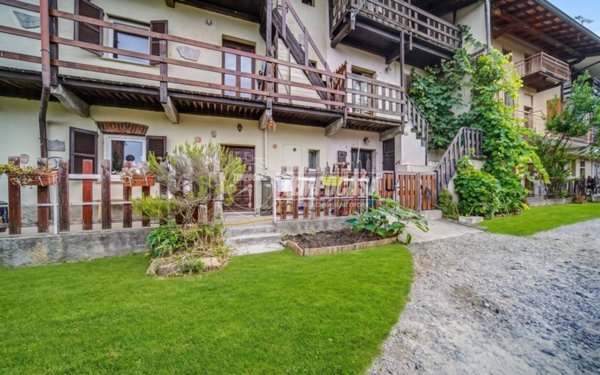 casa indipendente in vendita a Castelletto sopra Ticino in zona Landa