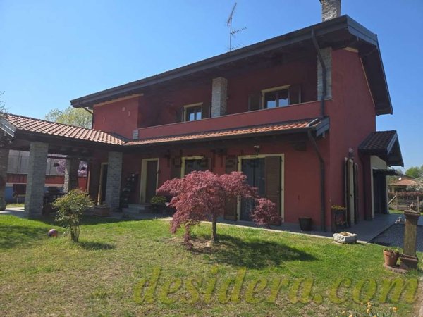 casa indipendente in vendita a Castelletto sopra Ticino in zona Landa