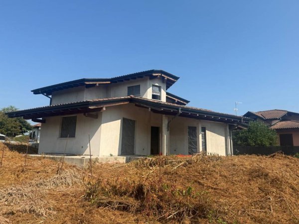 casa indipendente in vendita a Castelletto sopra Ticino in zona Curone