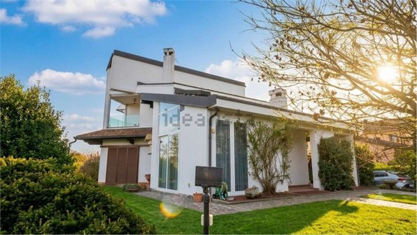 casa indipendente in vendita a Castelletto sopra Ticino in zona Landa