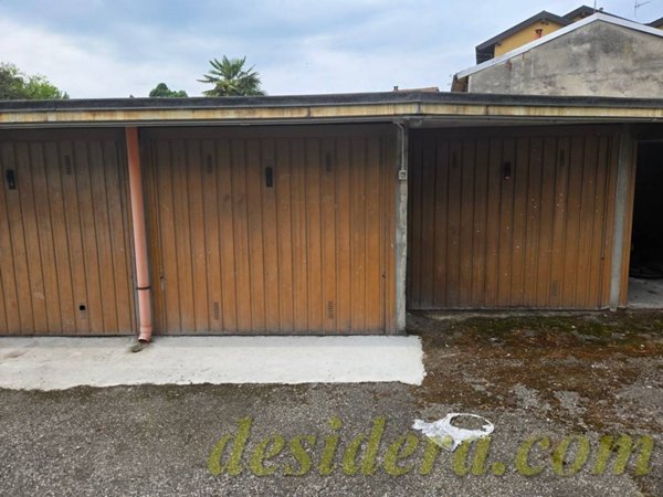 box auto in vendita a Castelletto sopra Ticino