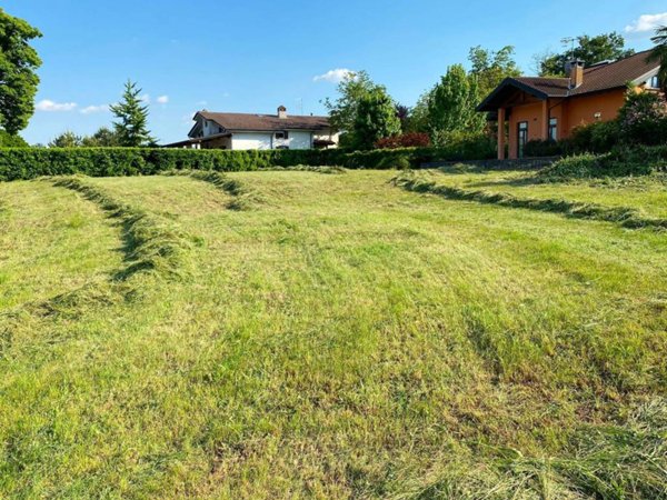 terreno in vendita a Castelletto sopra Ticino