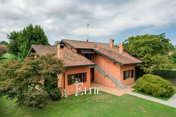 casa indipendente in vendita a Castelletto sopra Ticino in zona Beati