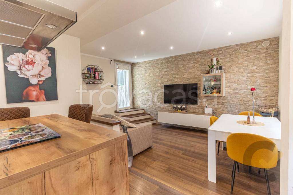 casa indipendente in vendita a Castelletto sopra Ticino