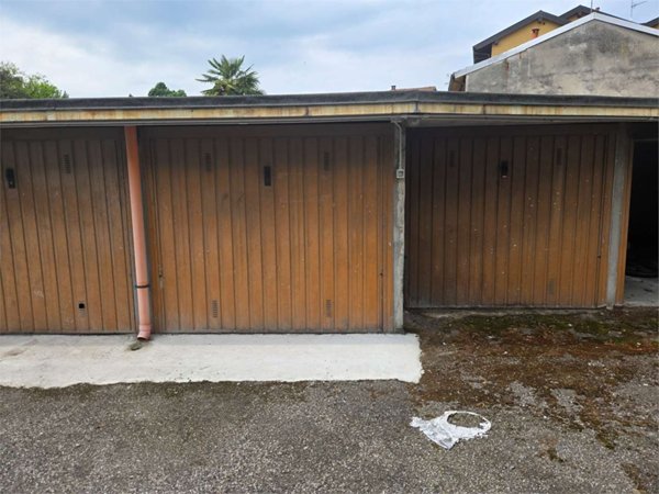 box auto in vendita a Castelletto sopra Ticino