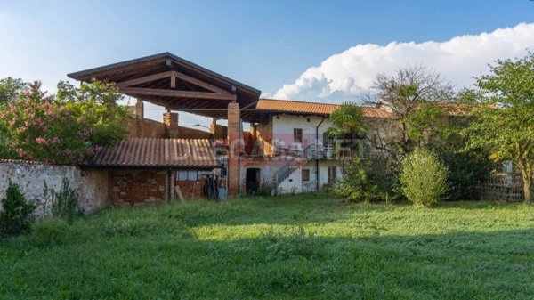 casa indipendente in vendita a Cavaglietto