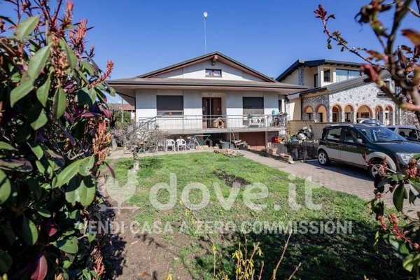 casa indipendente in vendita a Cavaglio d'Agogna