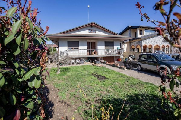 casa indipendente in vendita a Cavaglio d'Agogna