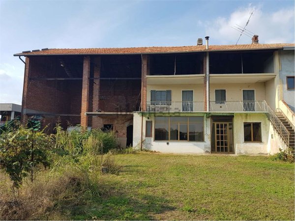 casa semindipendente in vendita a Cavaglio d'Agogna