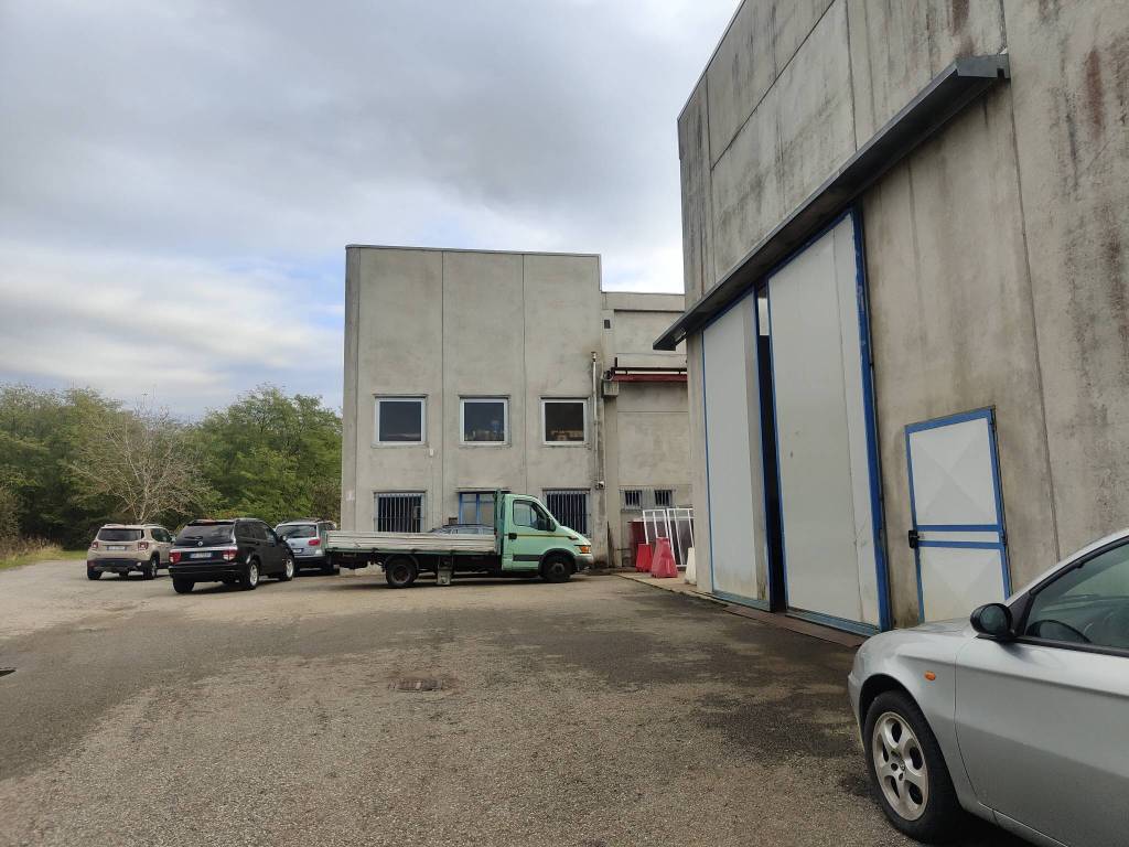 locale commerciale in vendita a Cavaglio d'Agogna