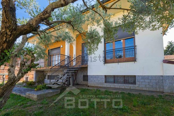 casa indipendente in vendita a Cavaglio d'Agogna