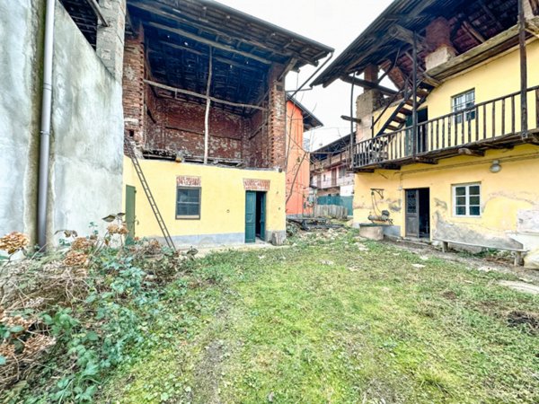 casale in vendita a Cavallirio