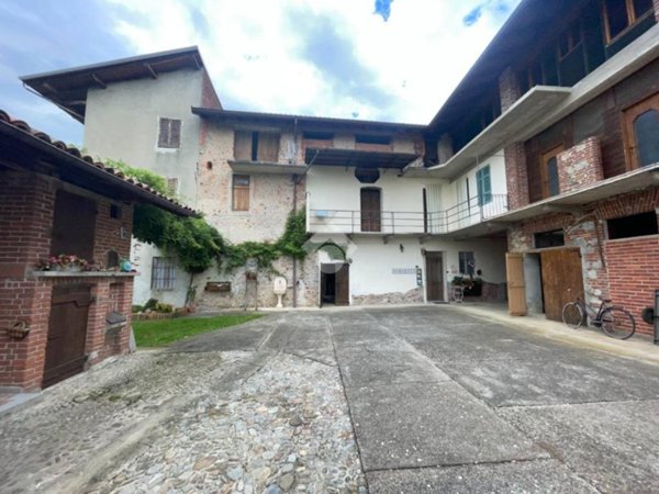 casa indipendente in vendita a Cavallirio