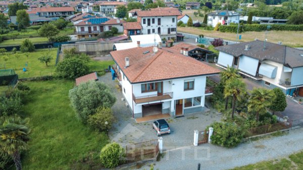casa indipendente in vendita a Cavallirio