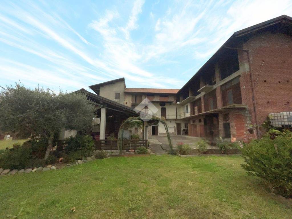 casa indipendente in vendita a Cavallirio