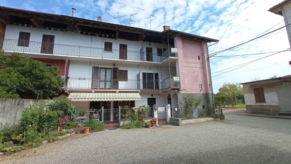 casa indipendente in vendita a Cavallirio in zona Stoccada