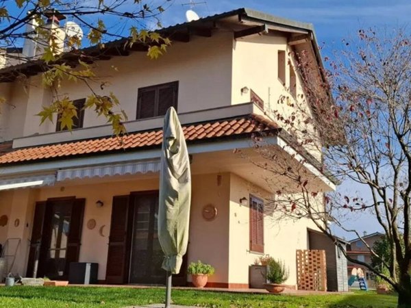 casa indipendente in vendita a Cavallirio