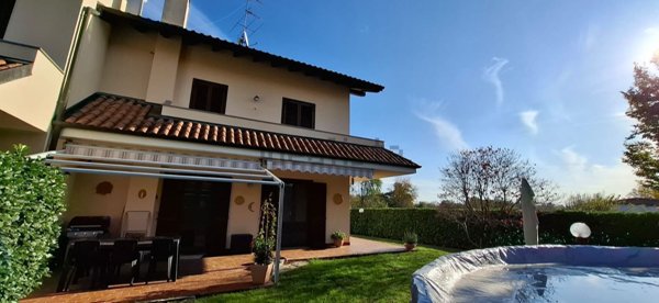 casa indipendente in vendita a Cavallirio