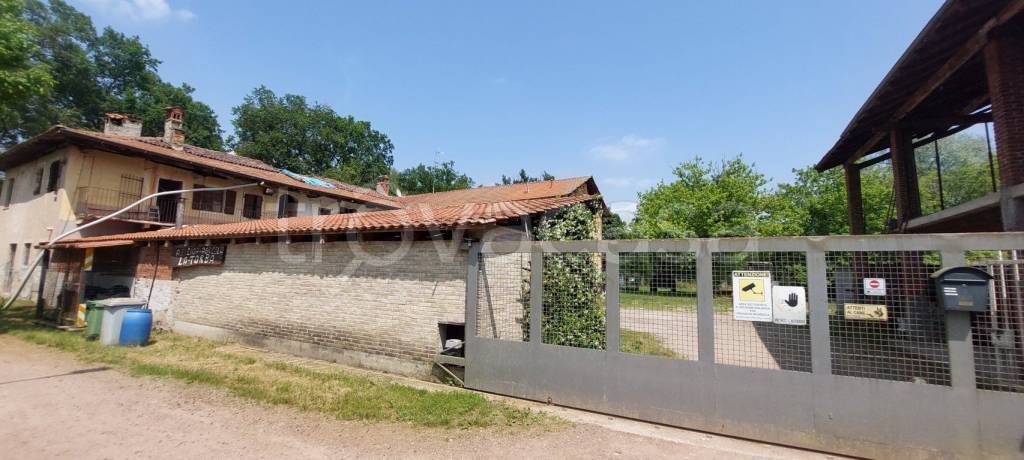 casale in vendita a Cavallirio