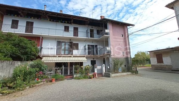 casa indipendente in vendita a Cavallirio in zona Stoccada
