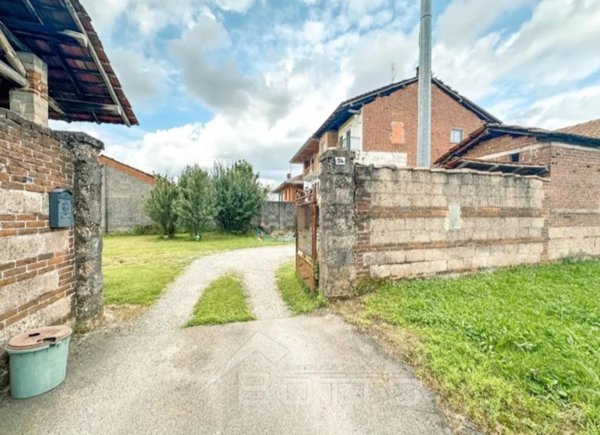 casa indipendente in vendita a Cavallirio