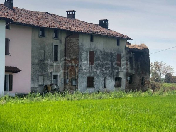 casa indipendente in vendita a Cerano